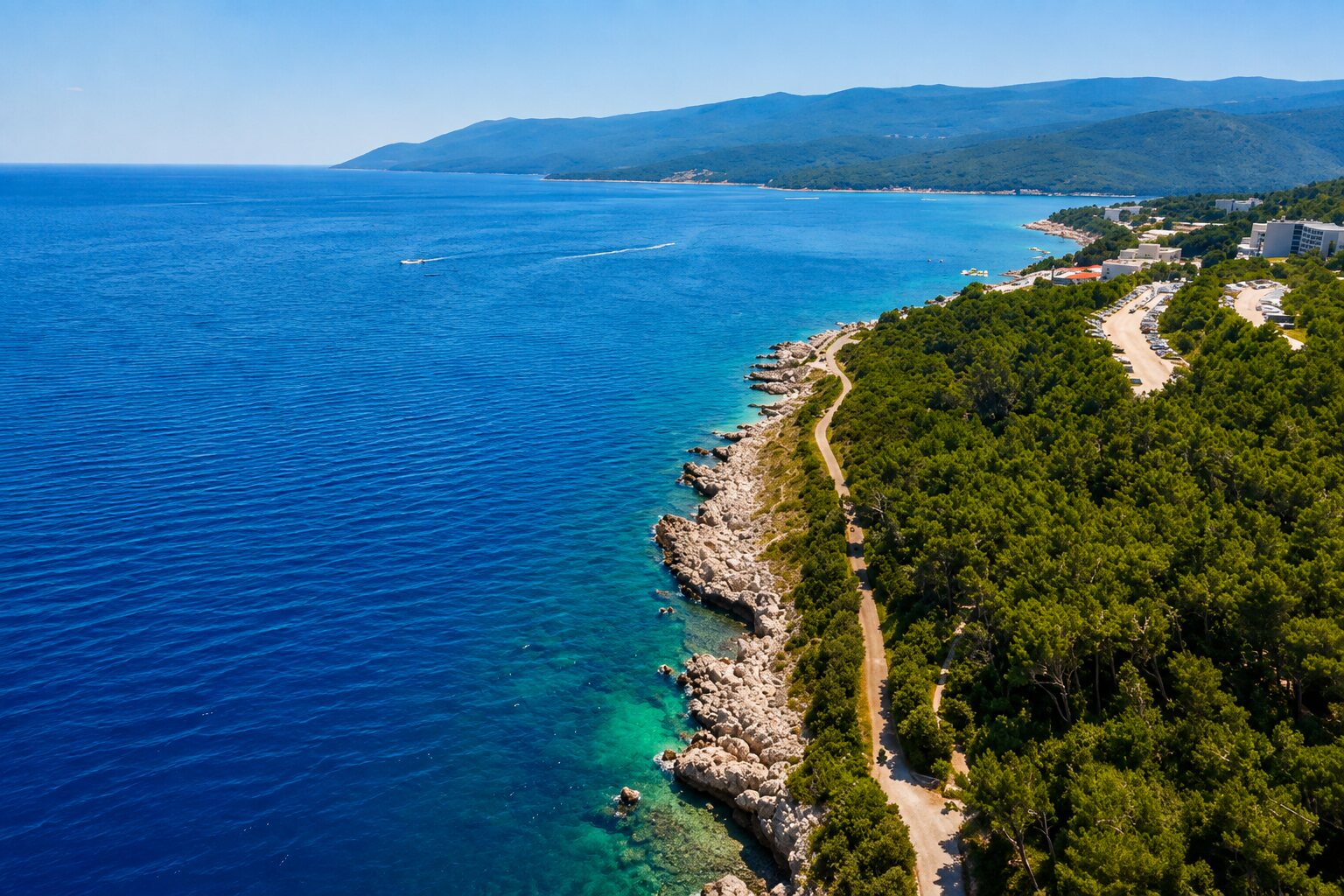 Valamar Sanfior Hotel & Casa: cestovka, nebo vlastní cesta přes Booking?